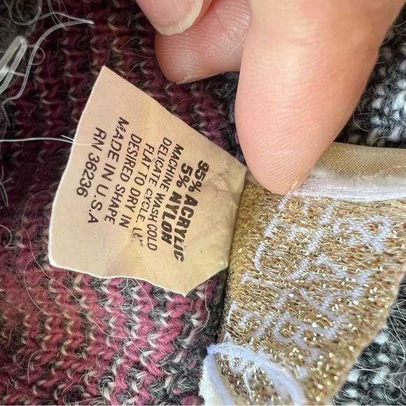 Vintage Needles and Yarn Size M Fair Island Gray Pink Pull Over Sweater - Picture 4 of 5